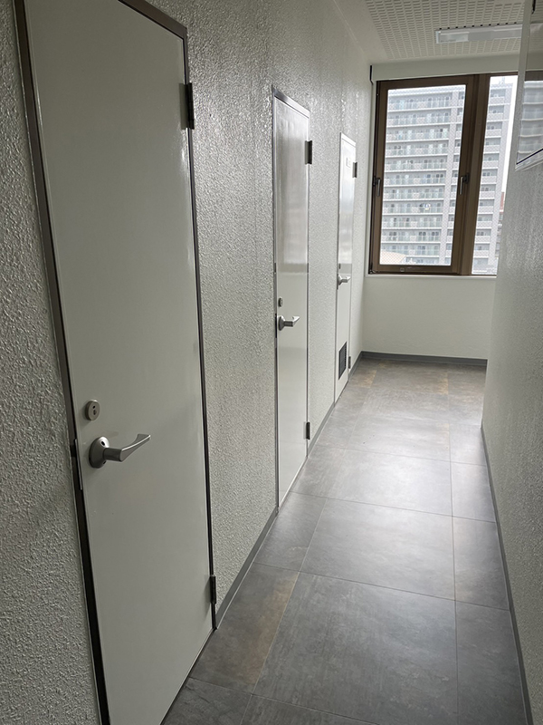 ドアの握り玉をレバーハンドルに取り換えました