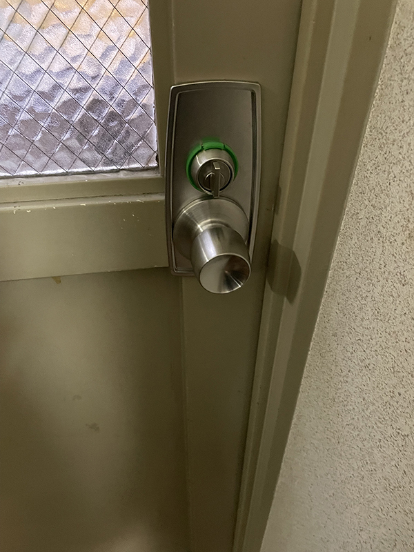 既存の制御器を取り外しました。