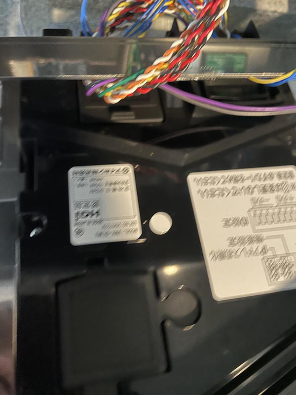 基盤を取りはずします。