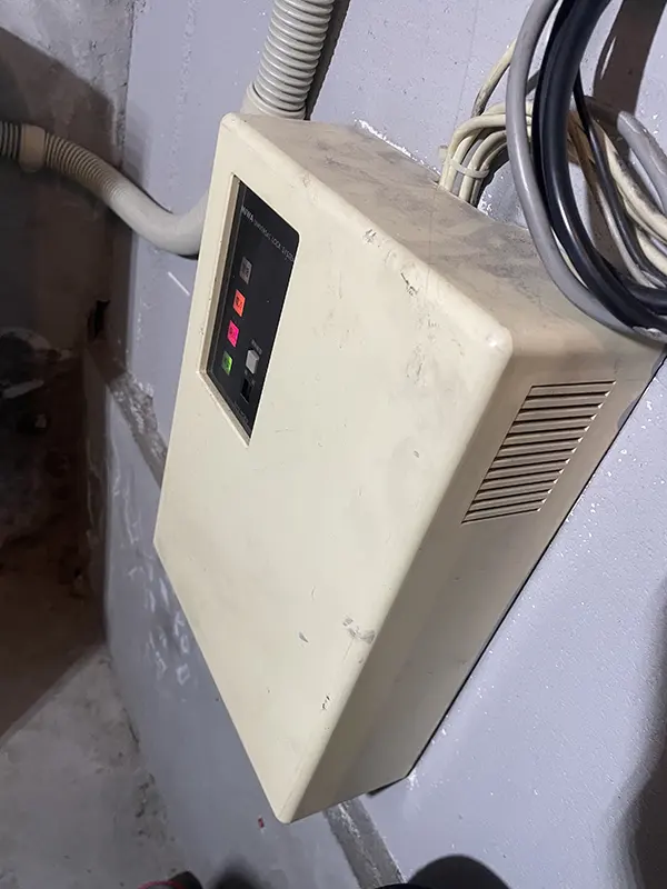 既設の美和ロック（MIWA）製電気錠制御器が故障。	