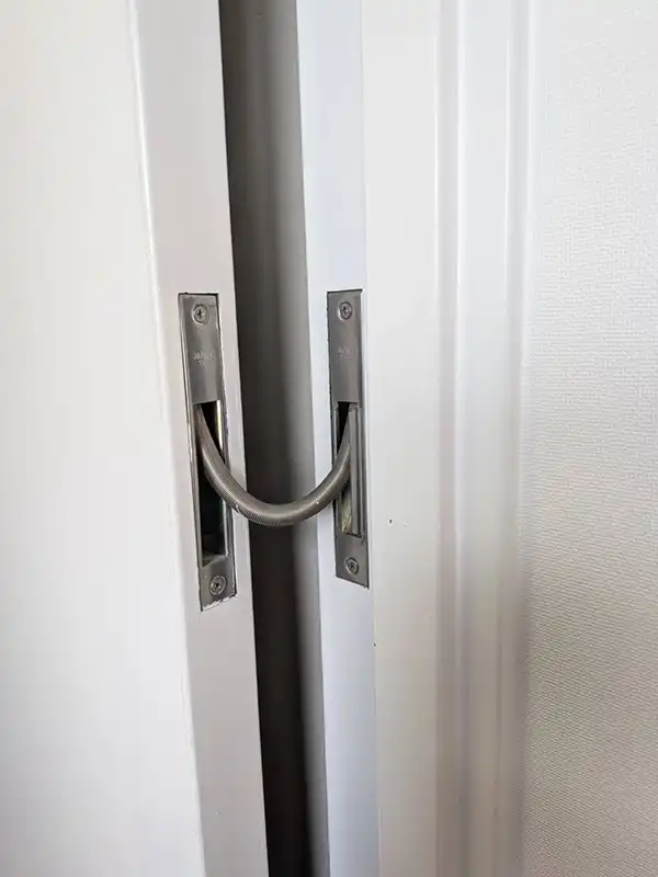 扉も加工します。